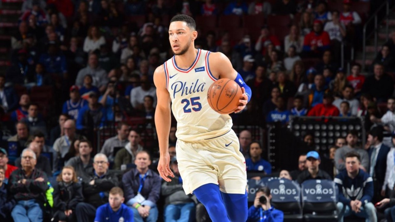 更显示出他 更显示出他