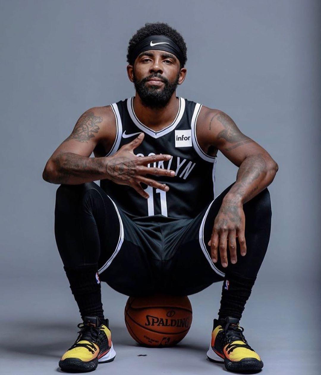 表现如出一 表现如出一