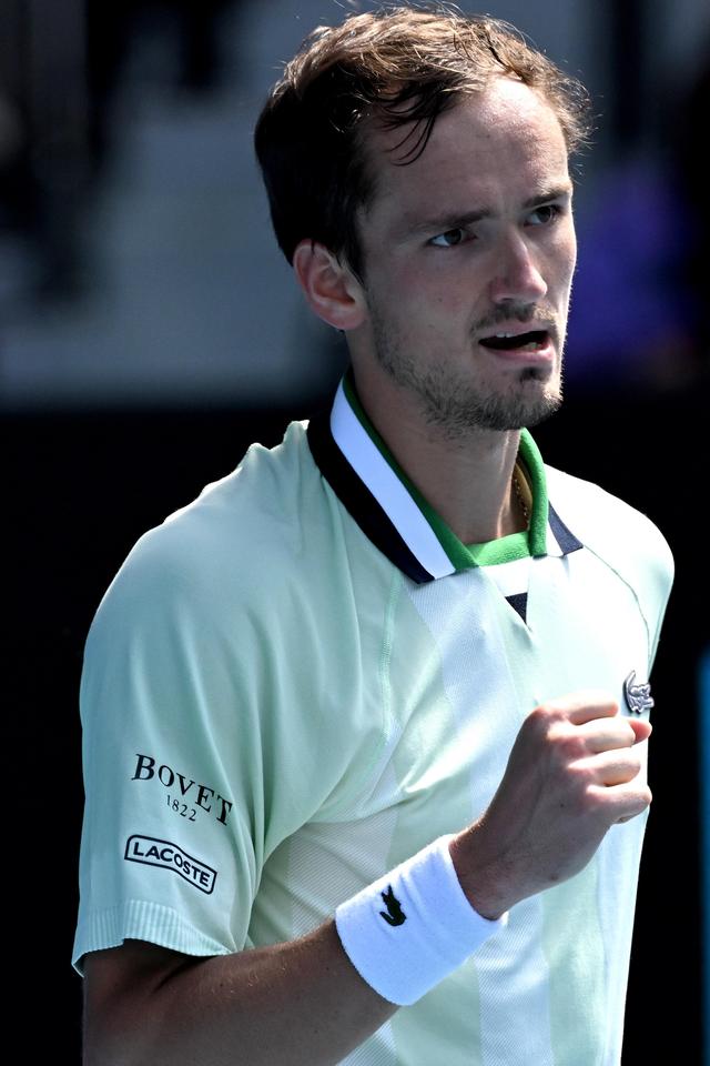 心碎18岁郭嘉璇不幸离世,父亲送别痛哭大喊“儿子”.