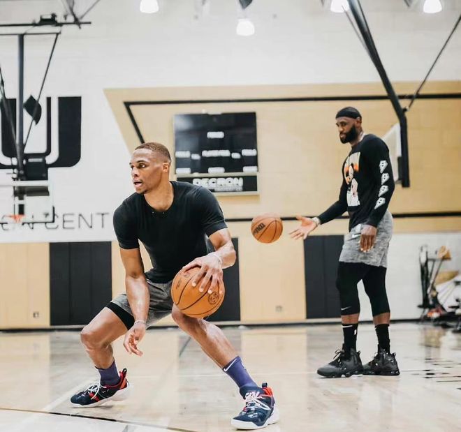 更是把注意 更是把注意