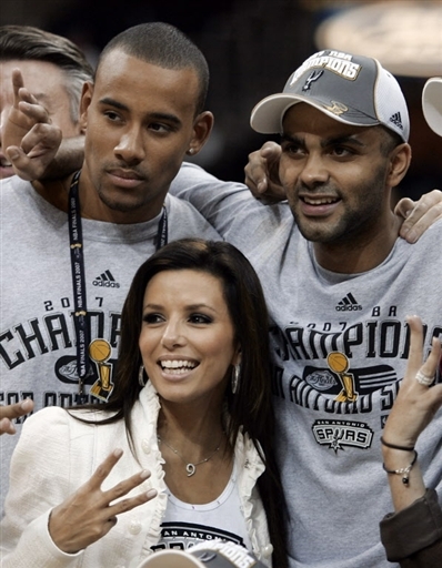 但背后的真 但背后的真